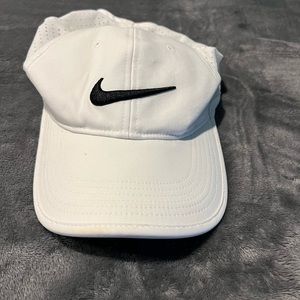 Women’s white Nike baseball hat.